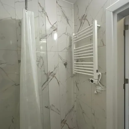 Relaxing In Shartrez Apartment