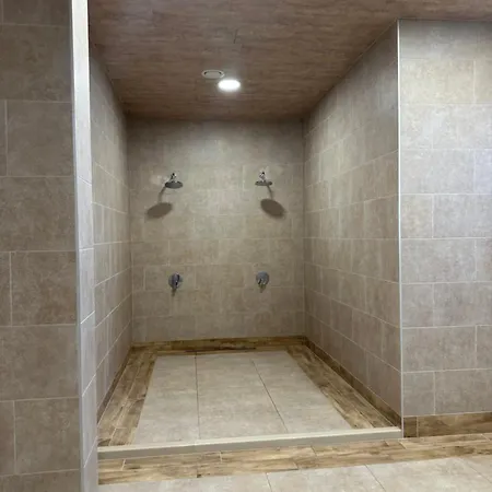 Relaxing In Shartrez Apartment *