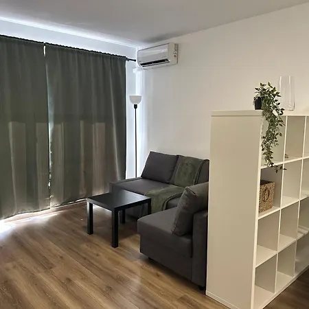 Relaxing In Shartrez Apartment *