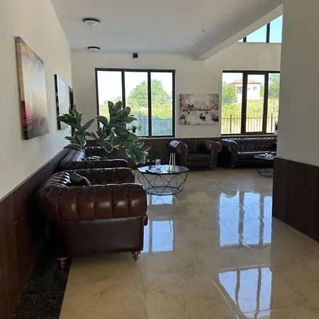 Relaxing In Shartrez Apartment *