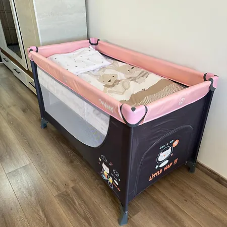 Relaxing In Shartrez Apartment