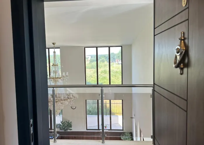 Relaxing In Shartrez Daire *