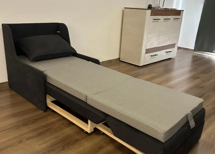 Daire Relaxing In Shartrez *