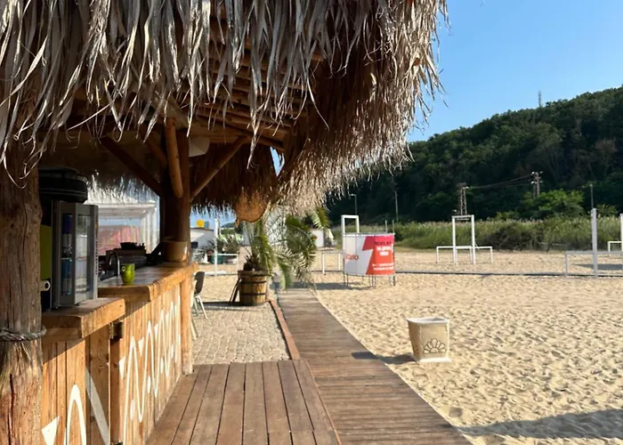 Daire Relaxing In Shartrez