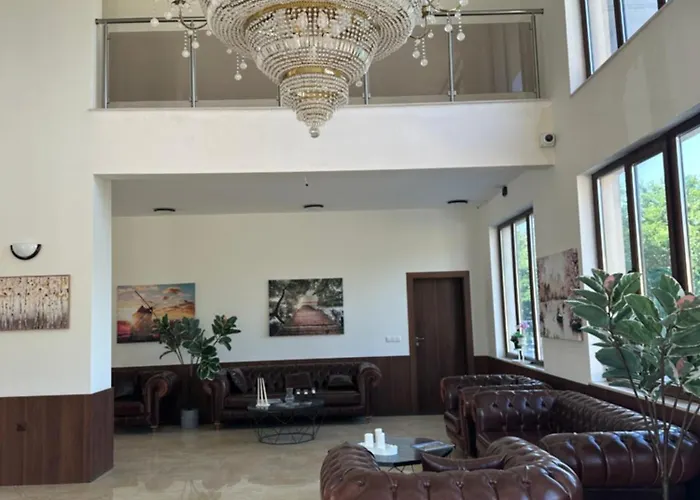 Daire Relaxing In Shartrez *