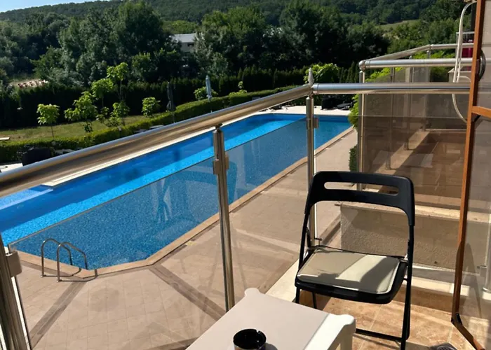 Relaxing In Shartrez *