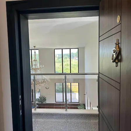 Relaxing In Shartrez Lejlighed *