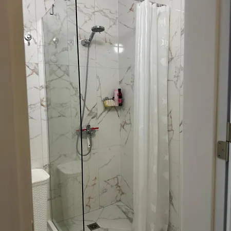 Relaxing In Shartrez Lejlighed