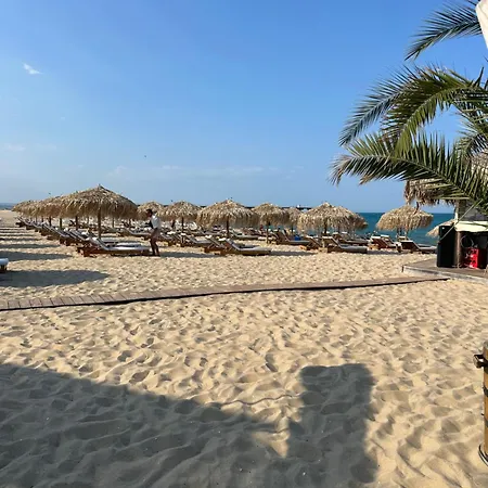 Relaxing In Shartrez Lejlighed *